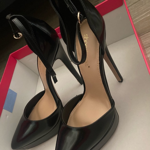 6 inch black strap heels😍 - Picture 2 of 5